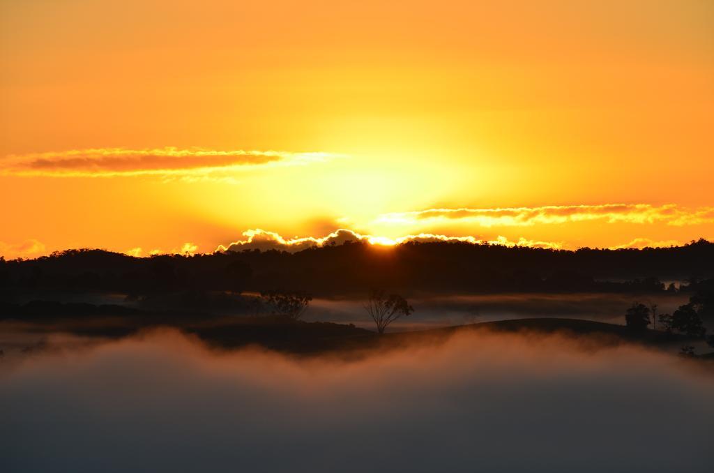 לינה וארוחת בוקר Barrine Tinaroo Sunset Retreat מראה חיצוני תמונה